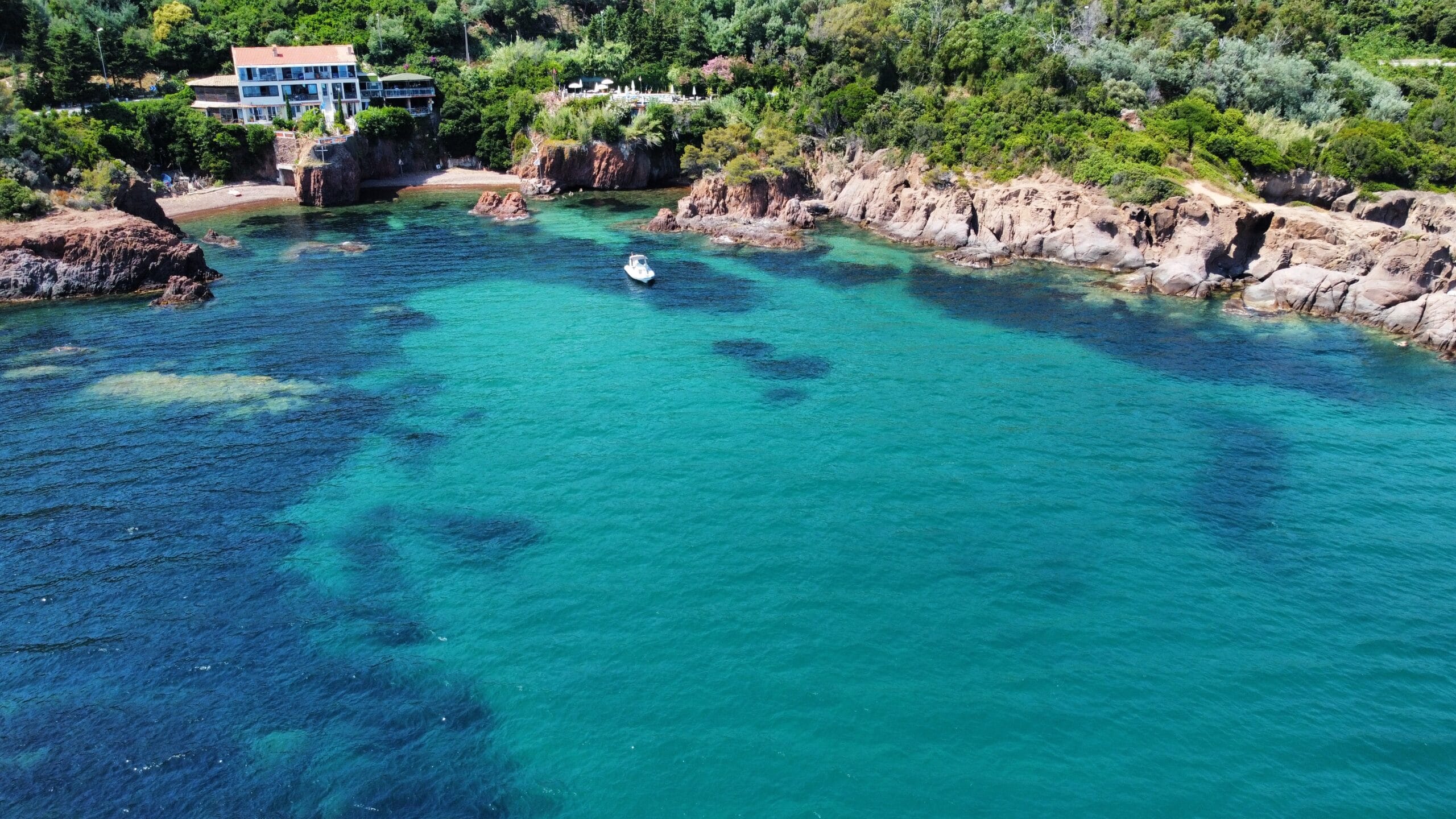 Crique aux calanques de Maupas